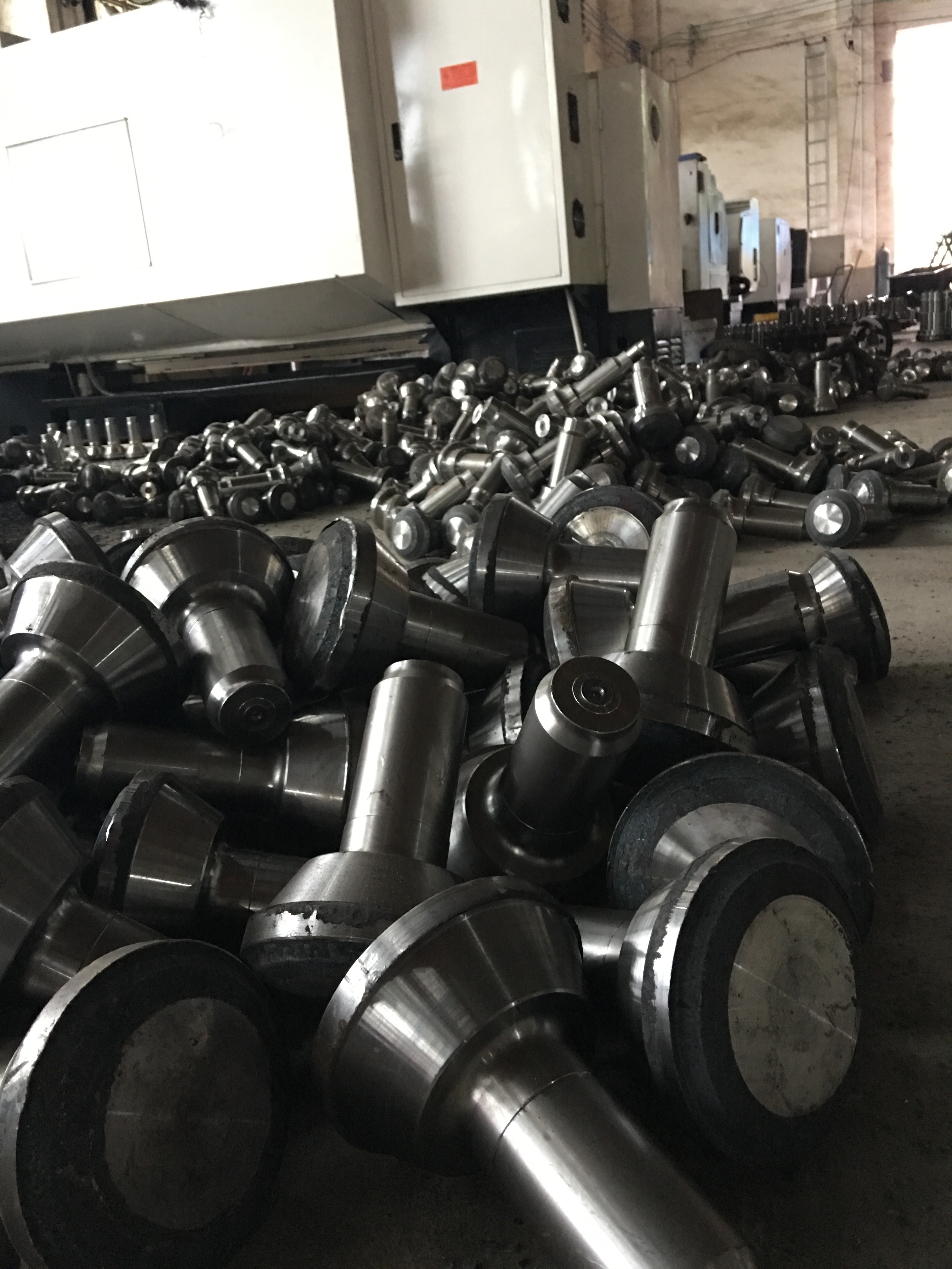 1529984648646864.jpg 米數(shù)多潛孔鉆頭 提供高中低風(fēng)壓潛孔鉆頭 潛孔沖擊器 等優(yōu)質(zhì)采掘鉆具