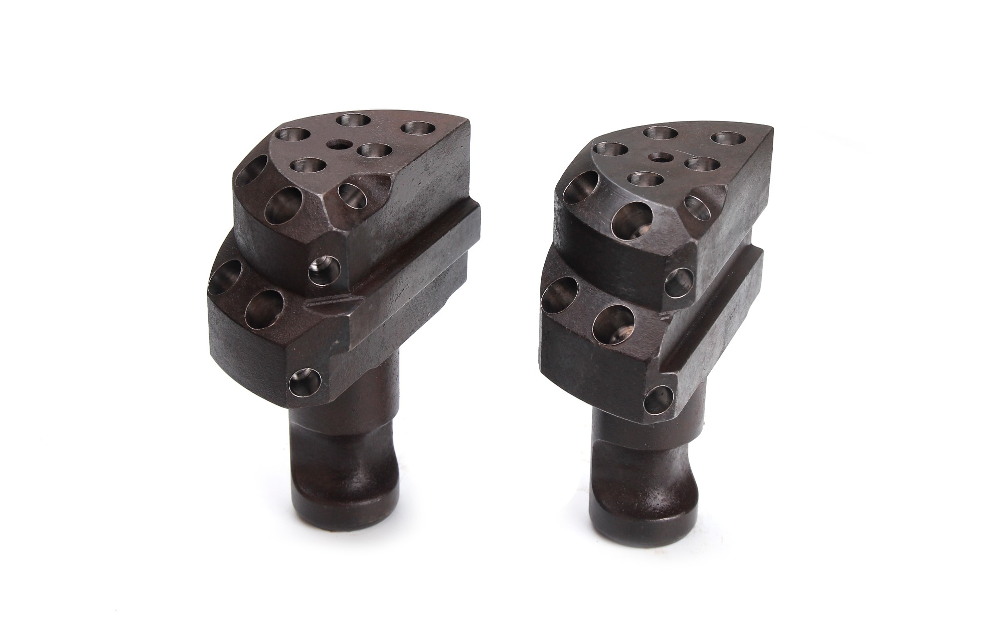 米數(shù)多潛孔鉆頭 提供高中低風壓潛孔鉆頭 潛孔沖擊器 等優(yōu)質(zhì)采掘鉆具