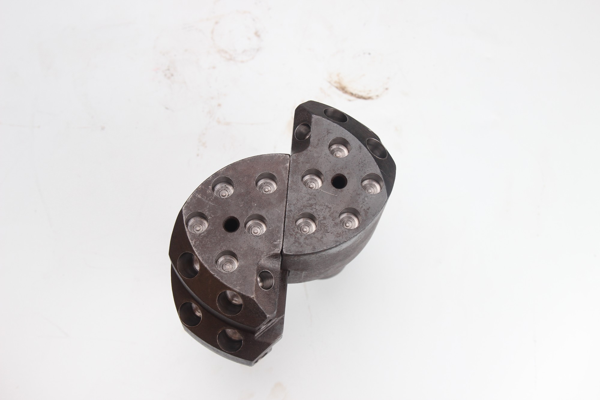 米數(shù)多潛孔鉆頭 提供高中低風壓潛孔鉆頭 潛孔沖擊器 等優(yōu)質(zhì)采掘鉆具